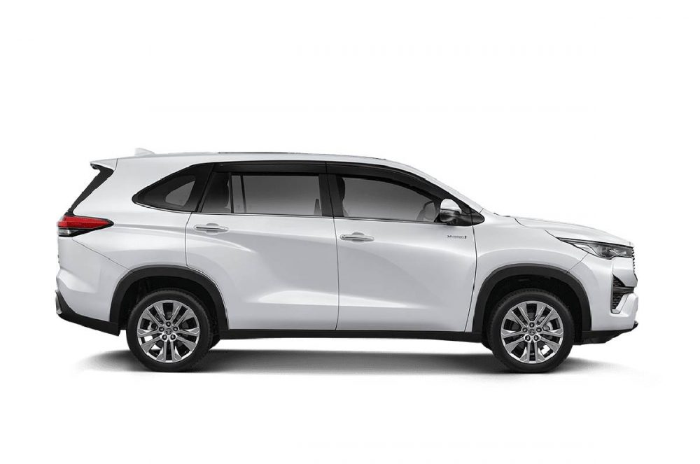 Toyota Innova Hycross
